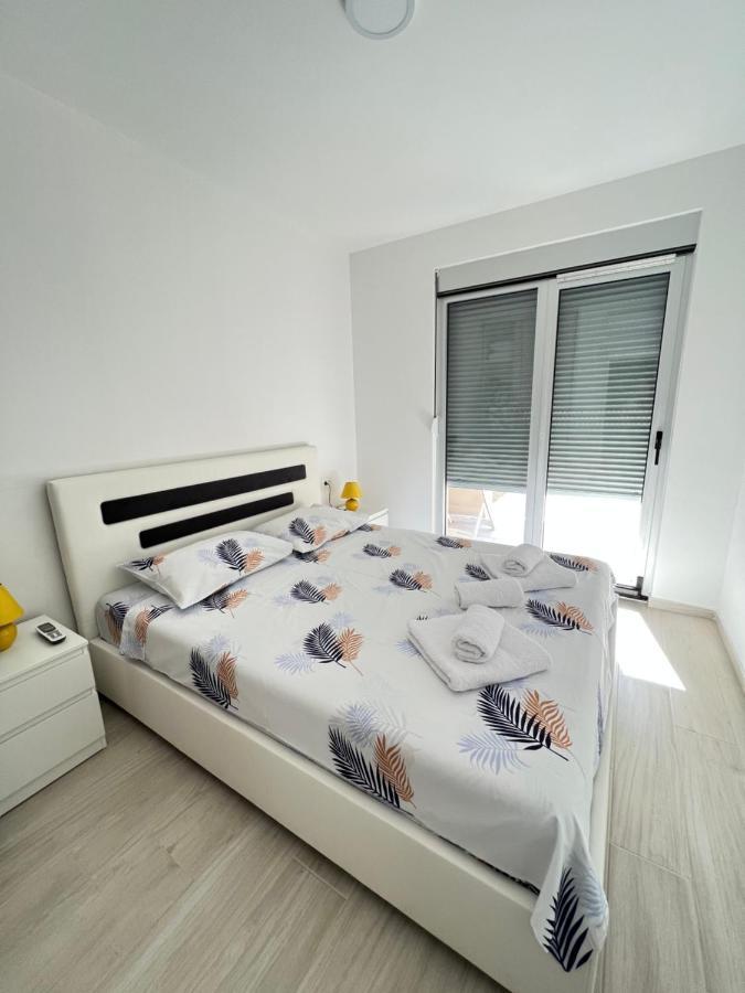 Apartment With Terrace And Private Parking Kotor Luaran gambar