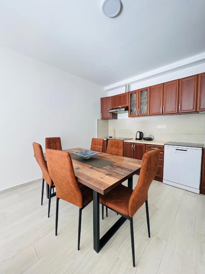 Apartment With Terrace And Private Parking Kotor Luaran gambar