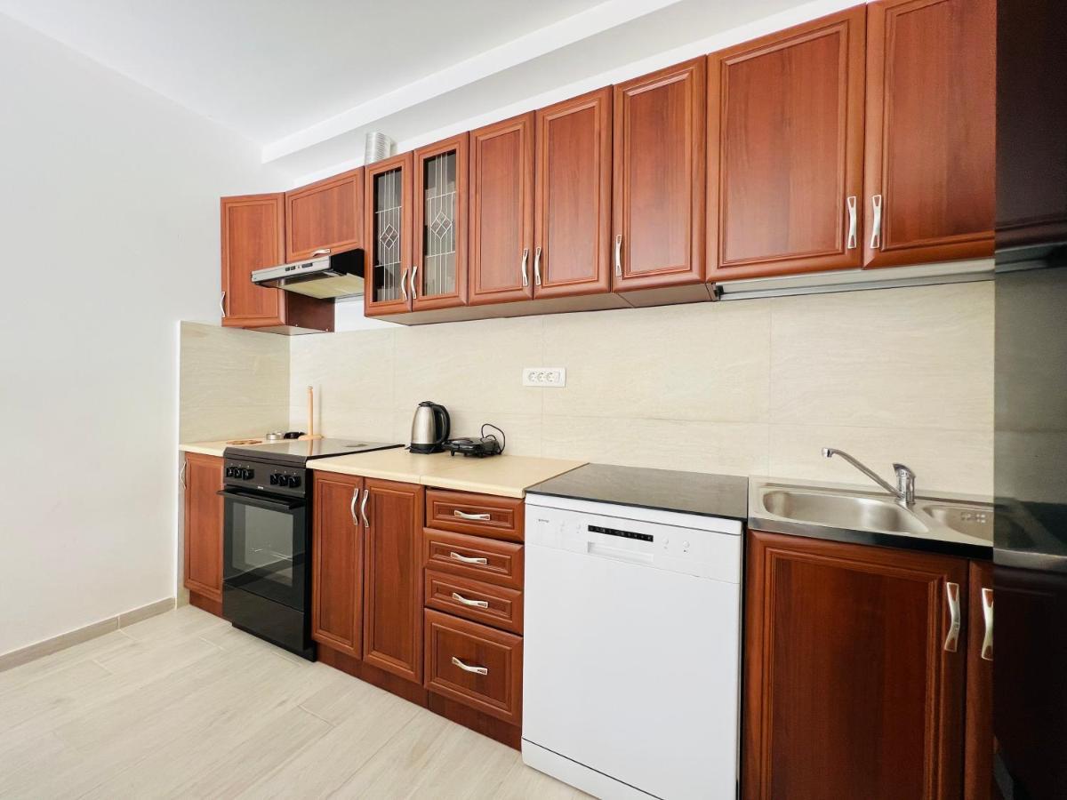 Apartment With Terrace And Private Parking Kotor Luaran gambar