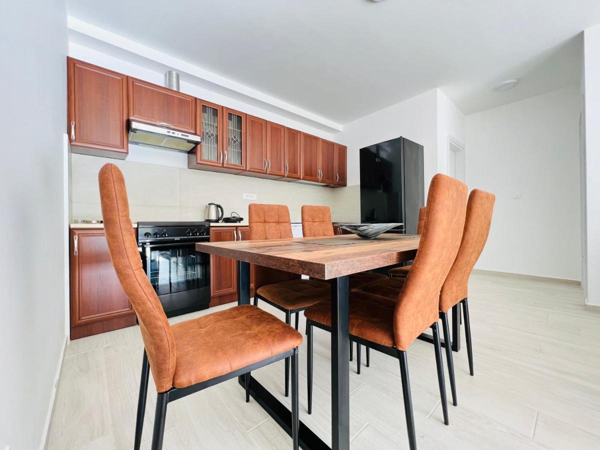 Apartment With Terrace And Private Parking Kotor Luaran gambar