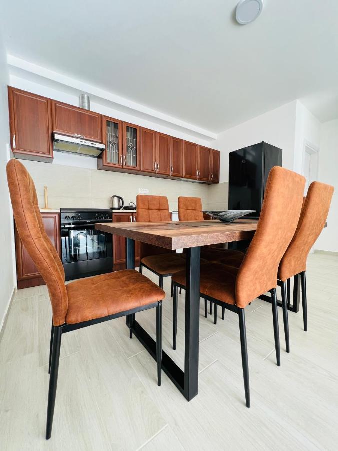 Apartment With Terrace And Private Parking Kotor Luaran gambar