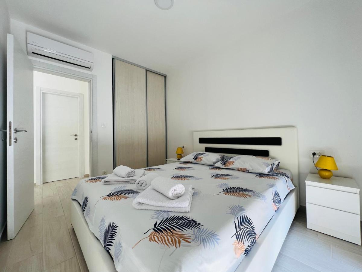 Apartment With Terrace And Private Parking Kotor Luaran gambar