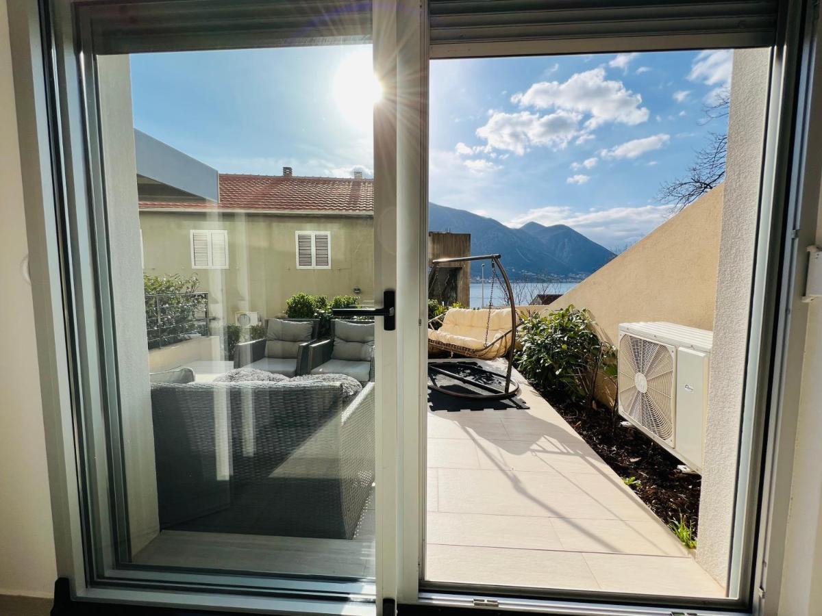 Apartment With Terrace And Private Parking Kotor Luaran gambar