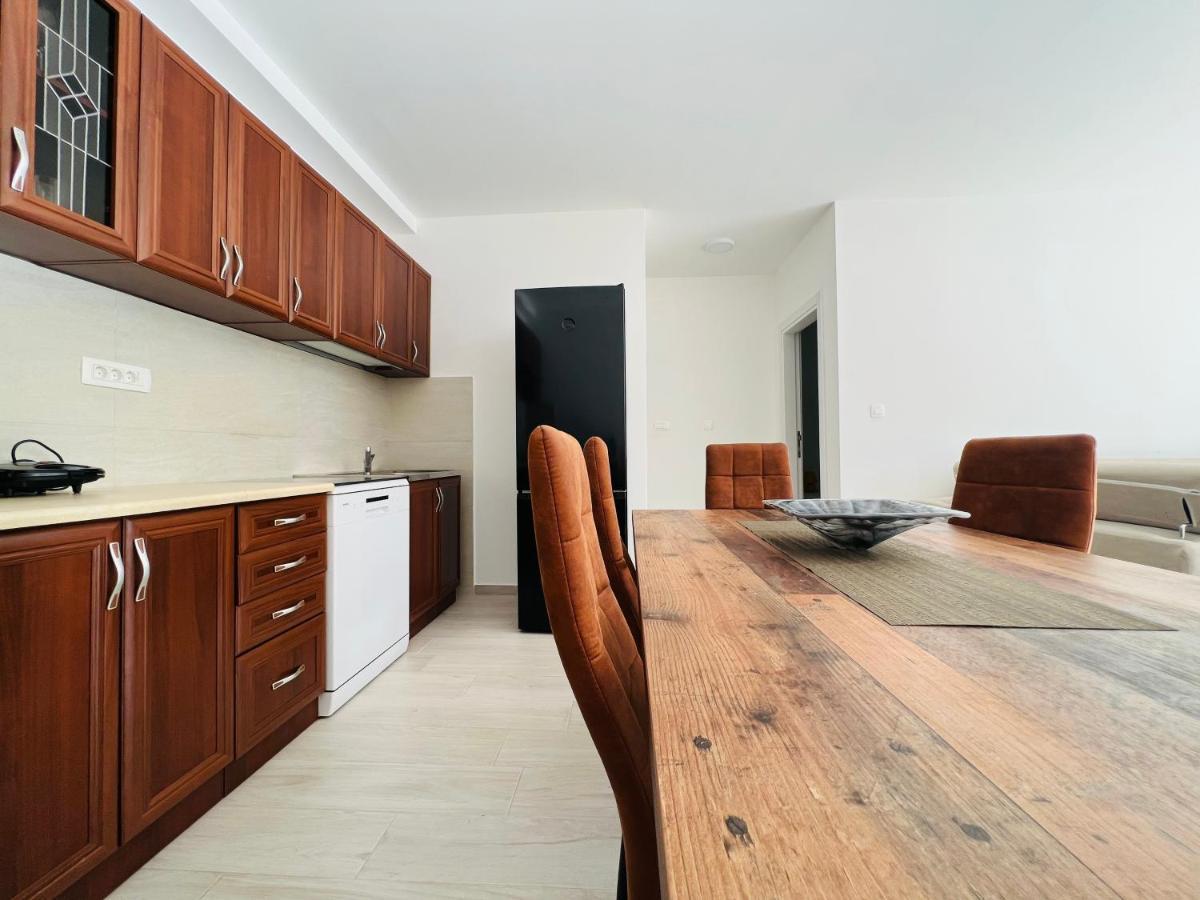 Apartment With Terrace And Private Parking Kotor Luaran gambar